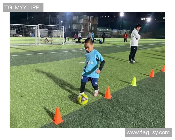 球星亲授足球防守技巧提升青少年实战能力与场上意识 球星亲授足球防守技巧提升青少年实战能力与场上意识