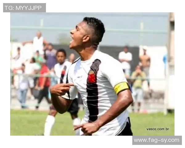 足球场上的明星名字男生篇：盘点那些既帅气又有魅力的球星英文名