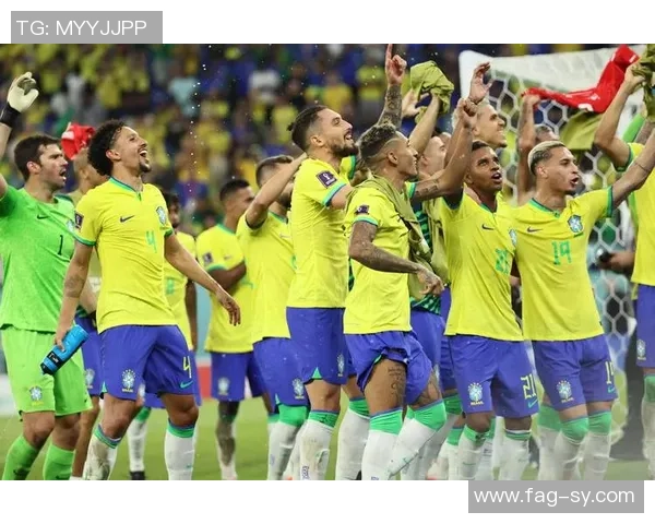 足球明星高清壁纸4K全屏展示，尽享赛场风采与炫目细节