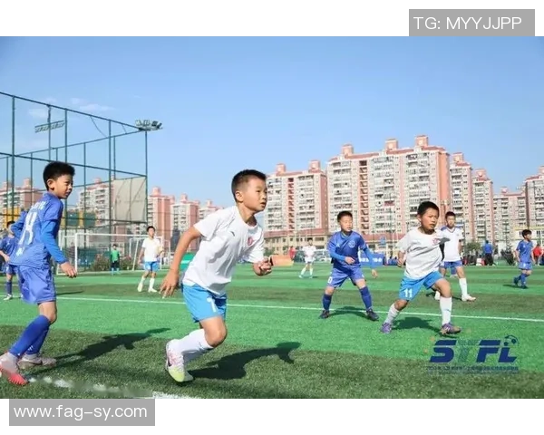 从草根到巨星一位足球少年的拼搏逆袭与梦想坚持之路