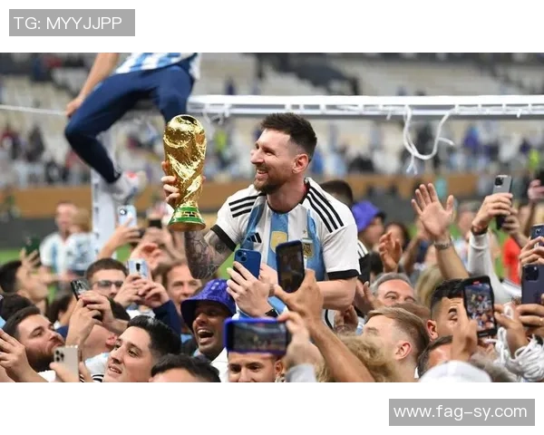 足球球星灌篮能力排行：从梅西到C罗谁能胜过篮球高手